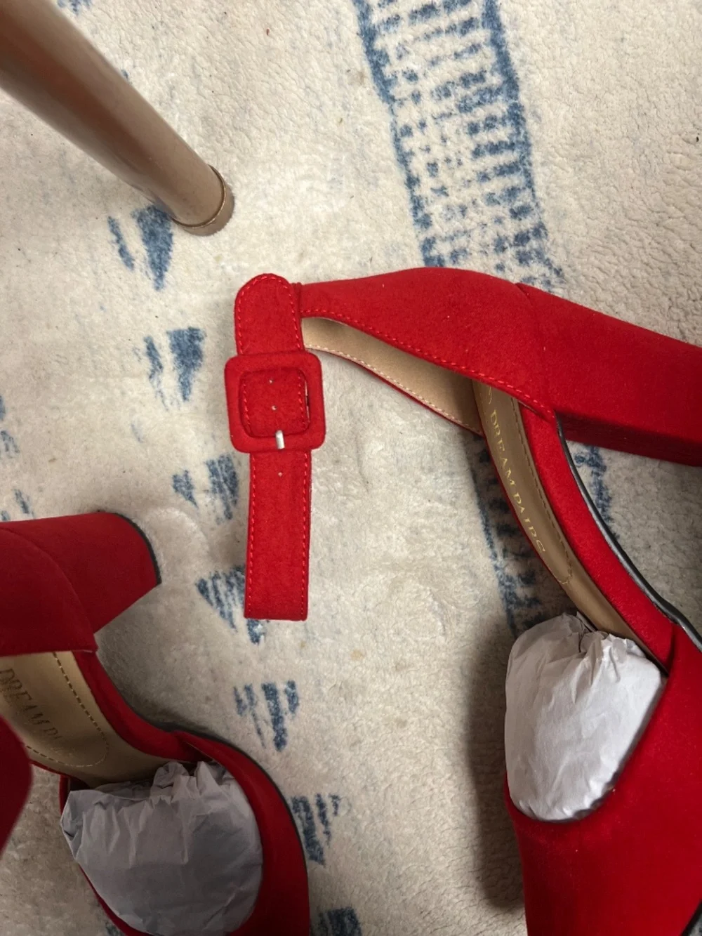 Red high heeled dress shoes - Picture 2 of 5